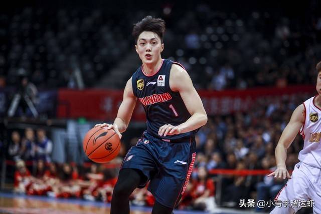 包含广东队球员齐力拼搏，演绎比赛精彩传奇的词条