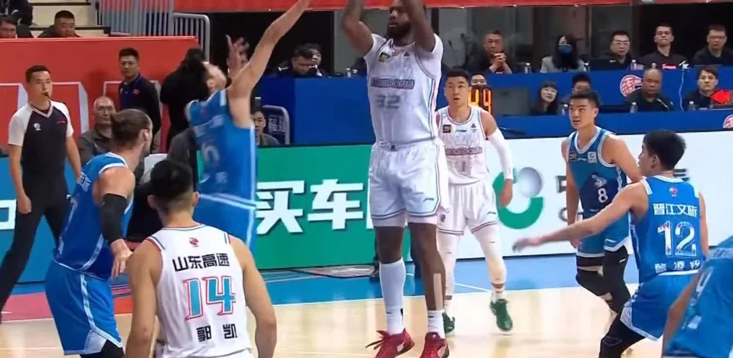 包含泰國轻松晋级次轮胜利再添一城的词条