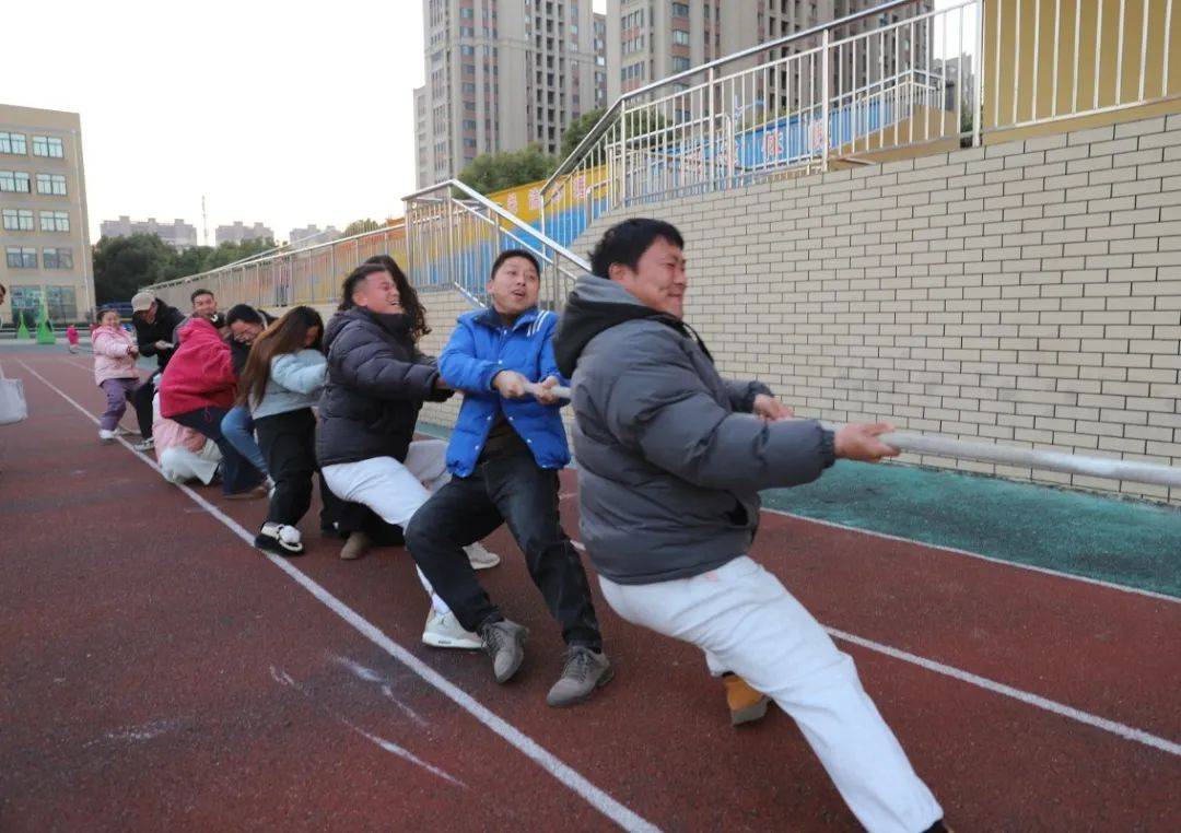 相持不下，比赛过程异常激烈士气高昂的简单介绍