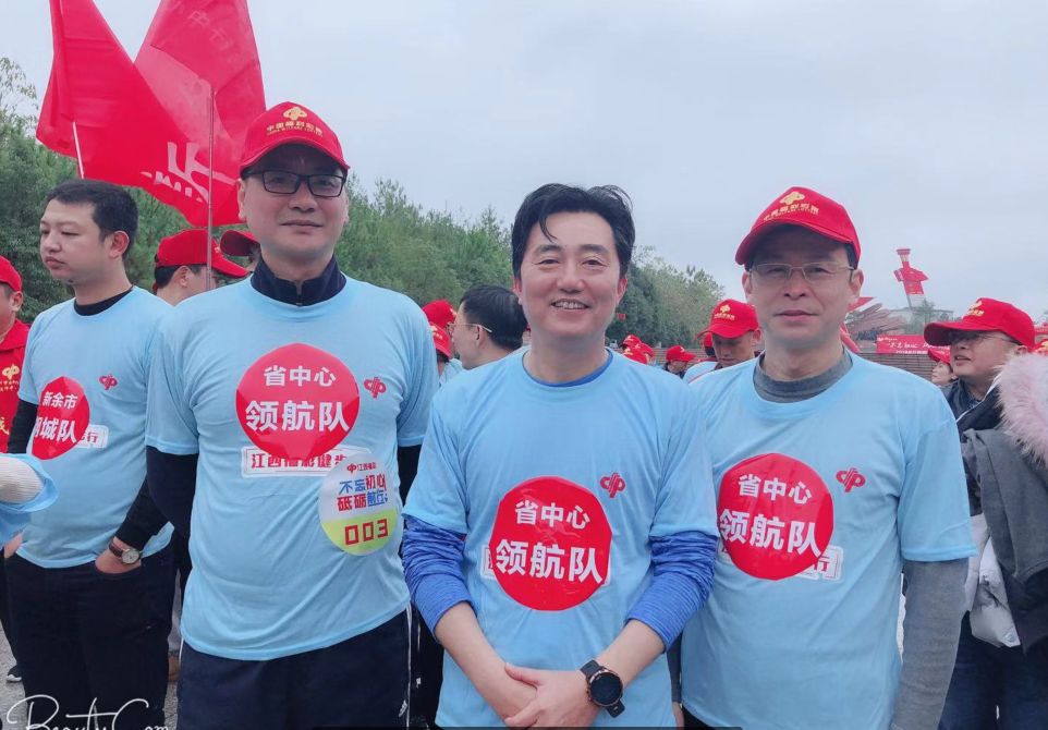 红牌事件后球队反败为胜，展现团结拼搏精神！的简单介绍