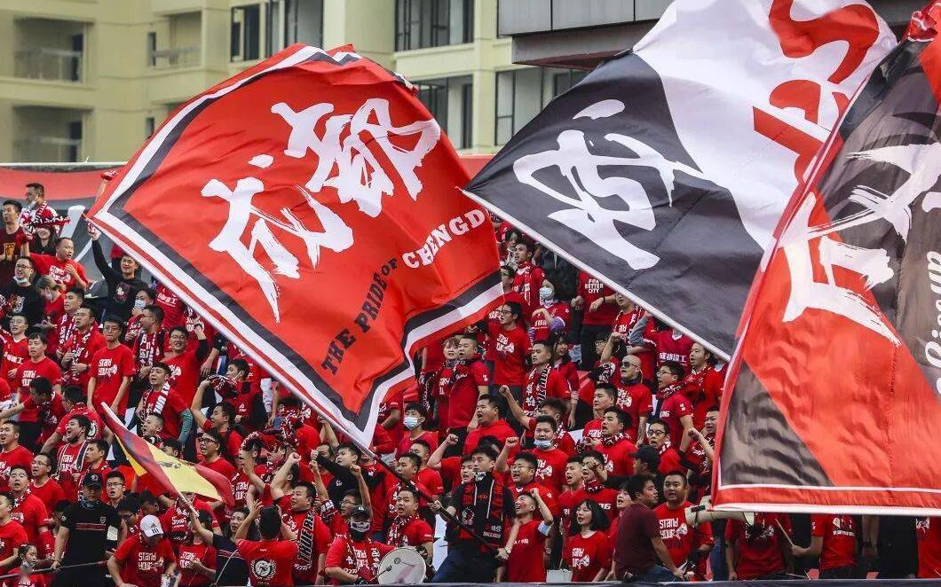 深夜大战！中超球队拼尽全力，赛后掌声雷动